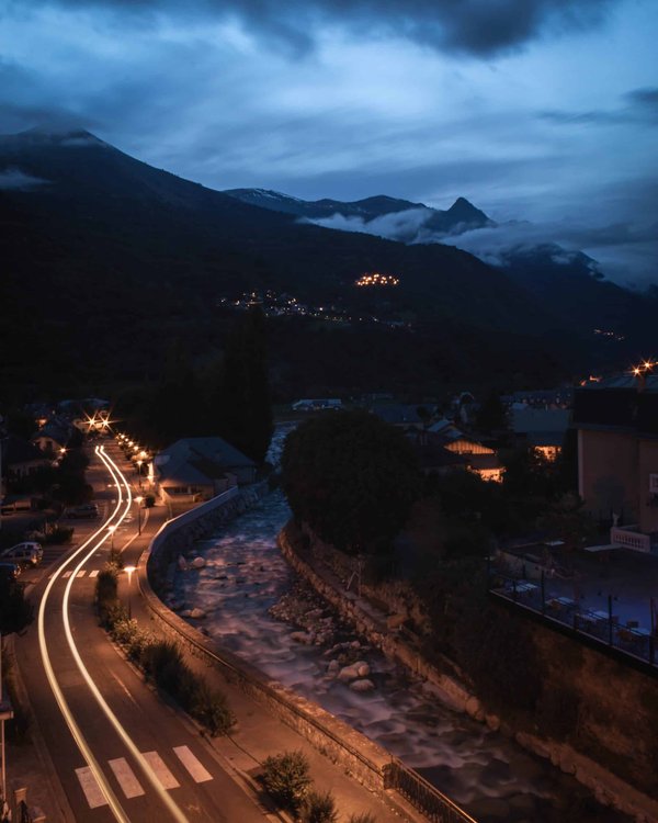 What's the Secret to a Flavorful and Aromatic Moroccan Couscous Royale?